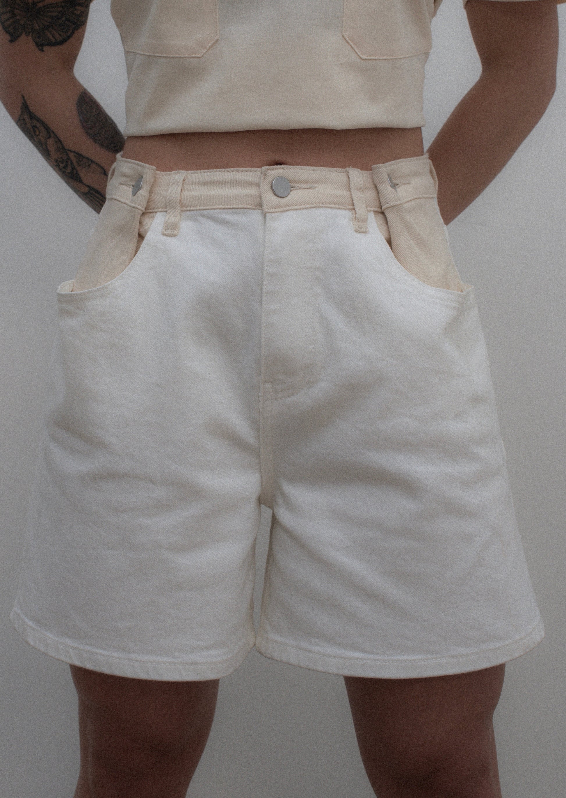 Barrel loose cream bermuda shorts, Women's clothing, Loose fit bermuda shorts, trendy cream shorts,Comfortable bermuda shorts,