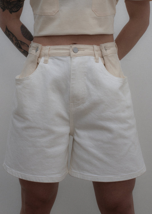 Barrel loose cream bermuda shorts, Women's clothing, Loose fit bermuda shorts, trendy cream shorts,Comfortable bermuda shorts,