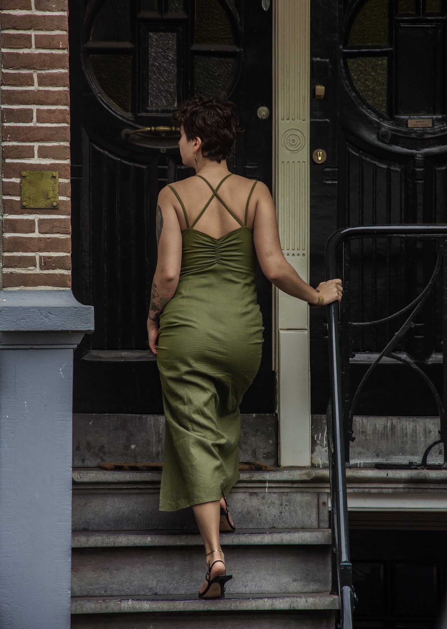 Kaki strappy crossed dress, Strappy dress, Crossed dress, Trendy dress, Fashionable clothing, timeless dresses, trendy dresses, fashionist dresses,Stylish design, summer dresses, spring dresses